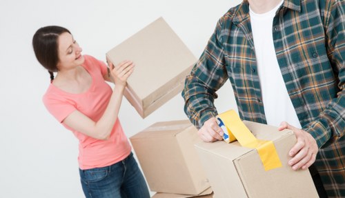 Moving truck service for homes in Notting Hill with local street access considerations