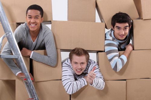 Packing and loading support for a removal van in Notting Hill